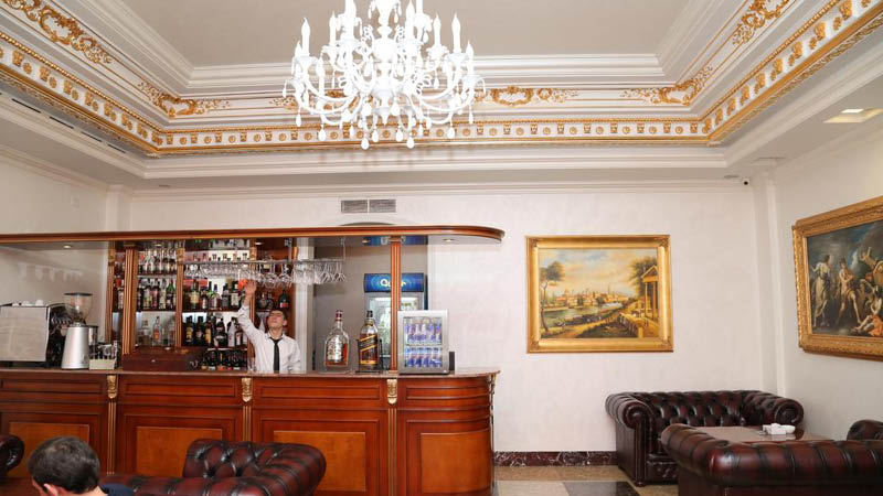 Bar p Royal Plaza Hotel i Yerevan